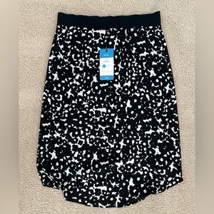 NWT Cabi #5321 Dixon Skirt Size Medium